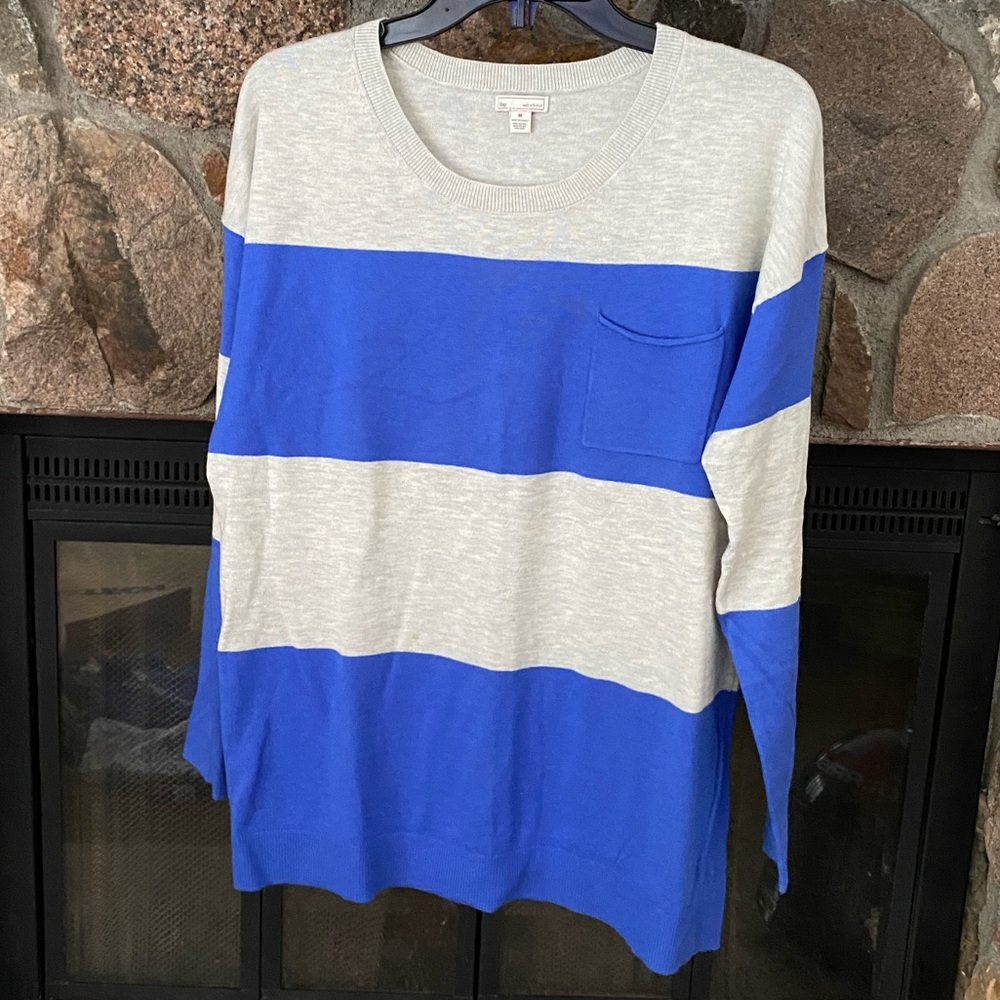 Women’s Gap sweater